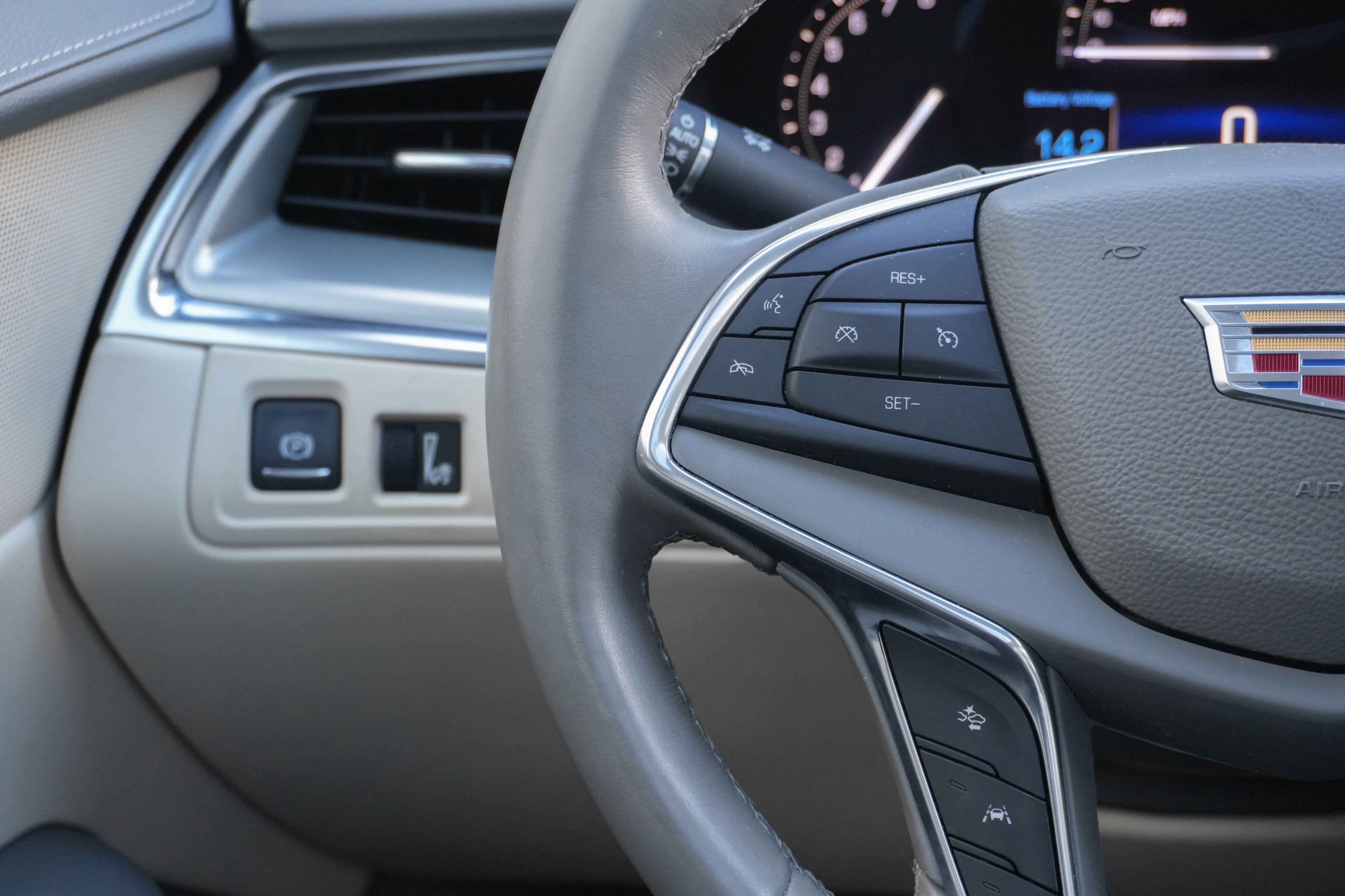 Used 2017 Cadillac XT5 Luxury w/ Driver Awareness Package image 14