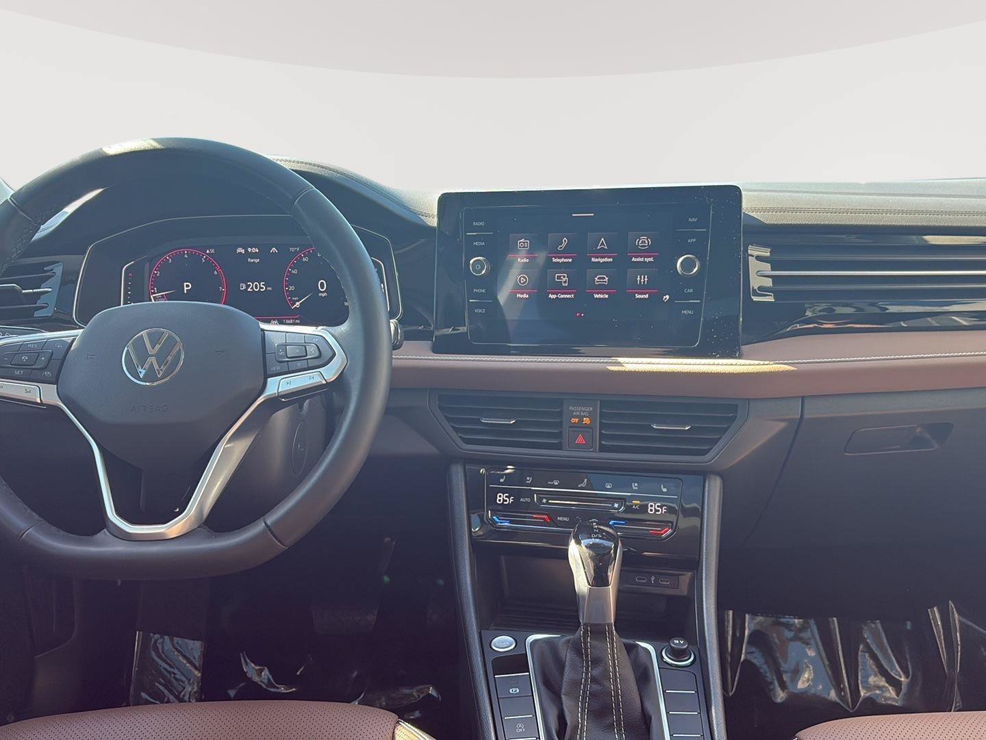 Used 2025 Volkswagen Jetta SEL FWD image 8