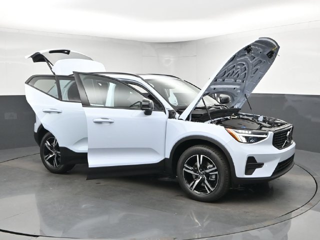 New 2026 Volvo XC40 B4 Core w/ Protection Package Premier FWD image 47