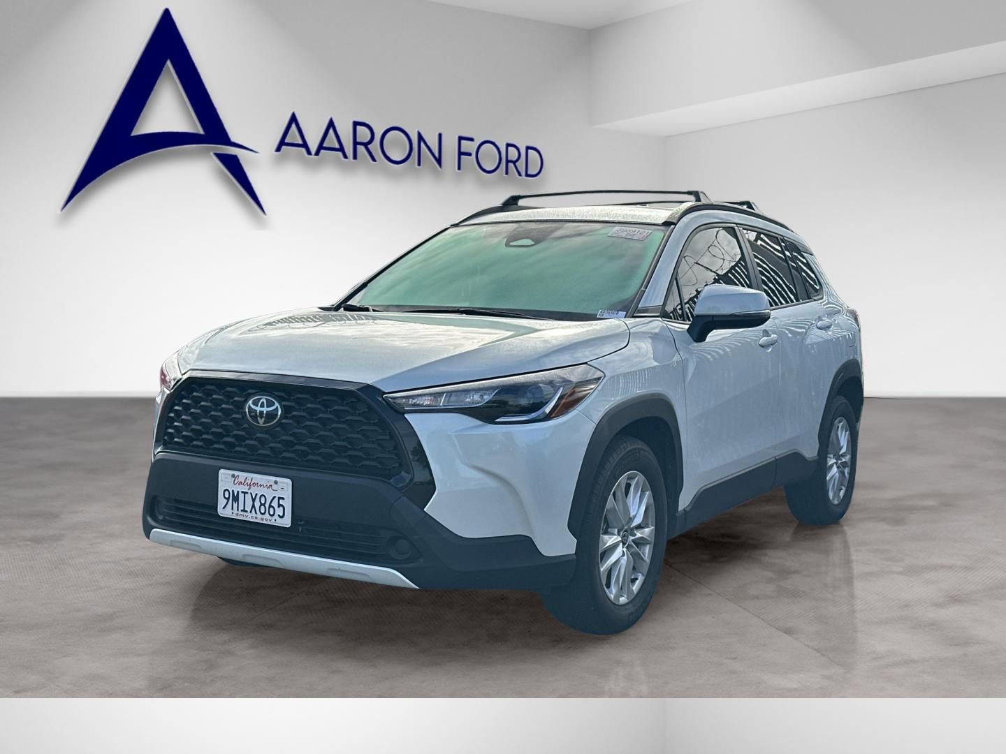 Used 2024 Toyota Corolla Cross LE FWD image 2