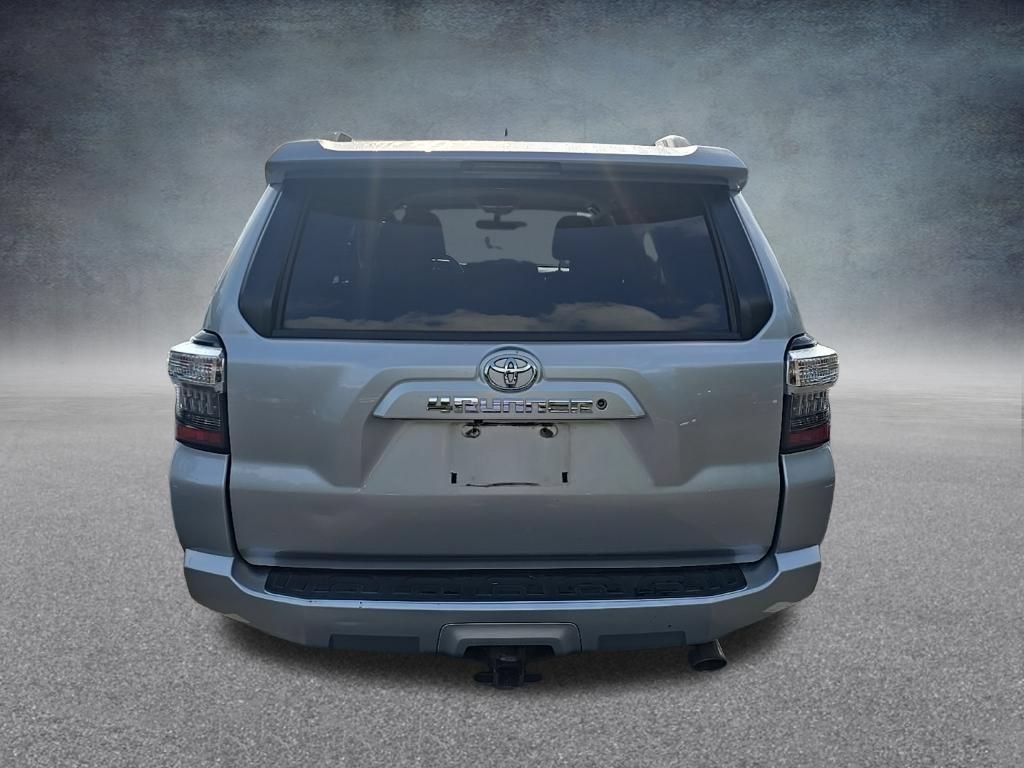 Used 2018 Toyota 4Runner SR5 AWD/4WD image 8