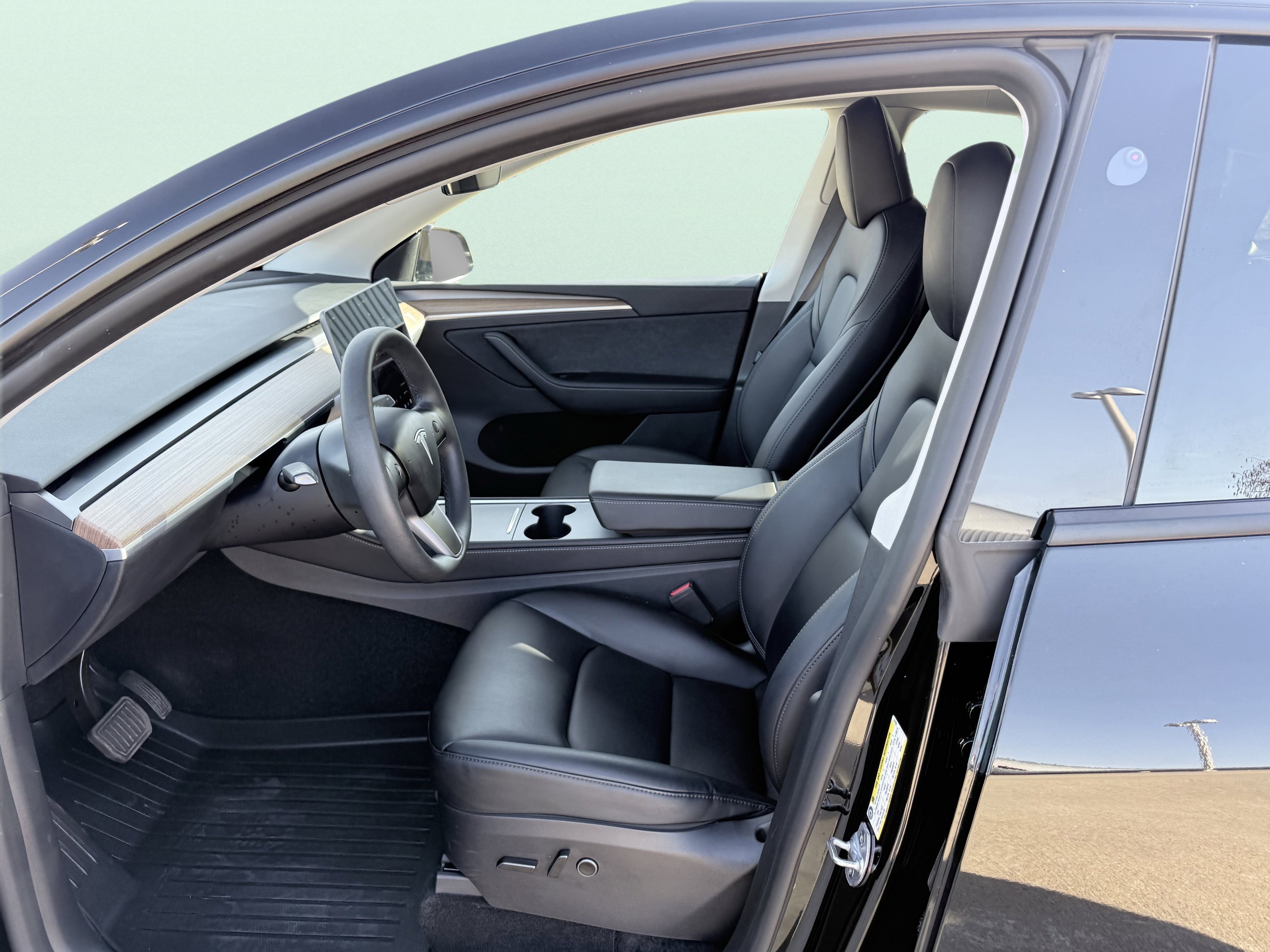 Used 2025 Tesla Model Y Long Range image 21