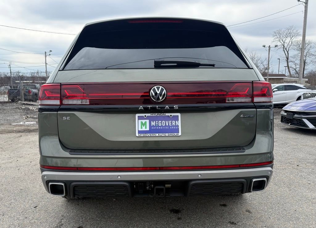 Used 2024 Volkswagen Atlas Peak Edition SE image 8