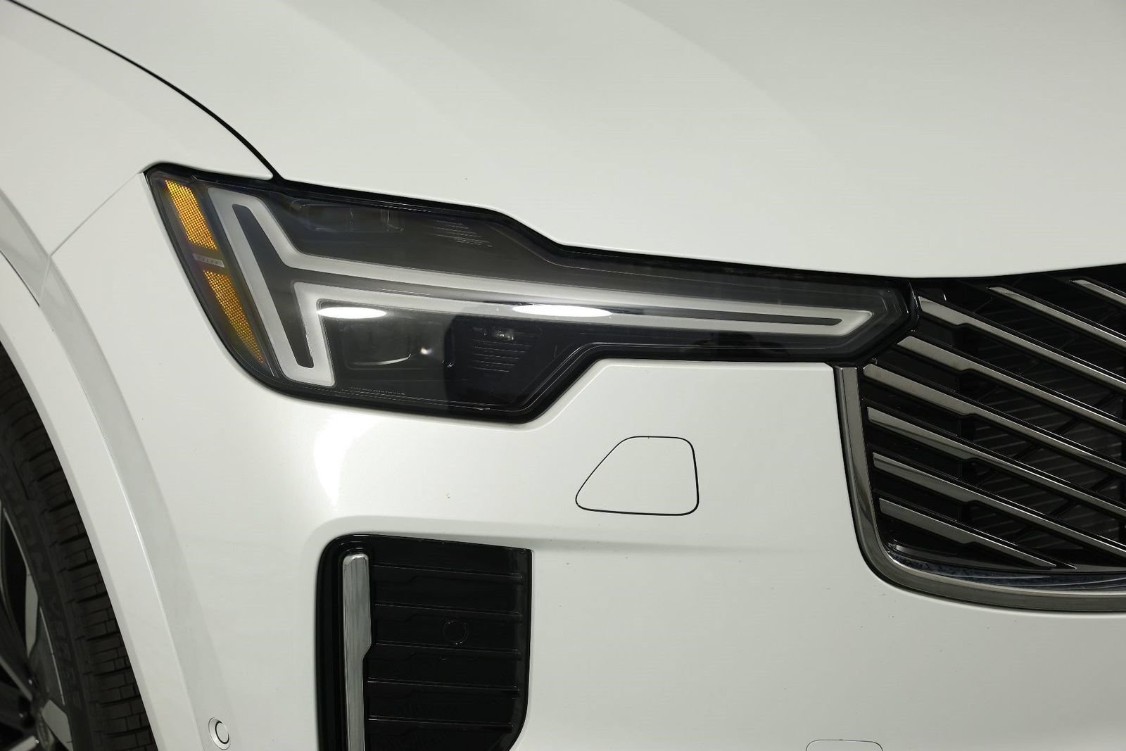 New 2026 Volvo XC90 T8 Plus w/ Protection Package AWD/4WD image 14