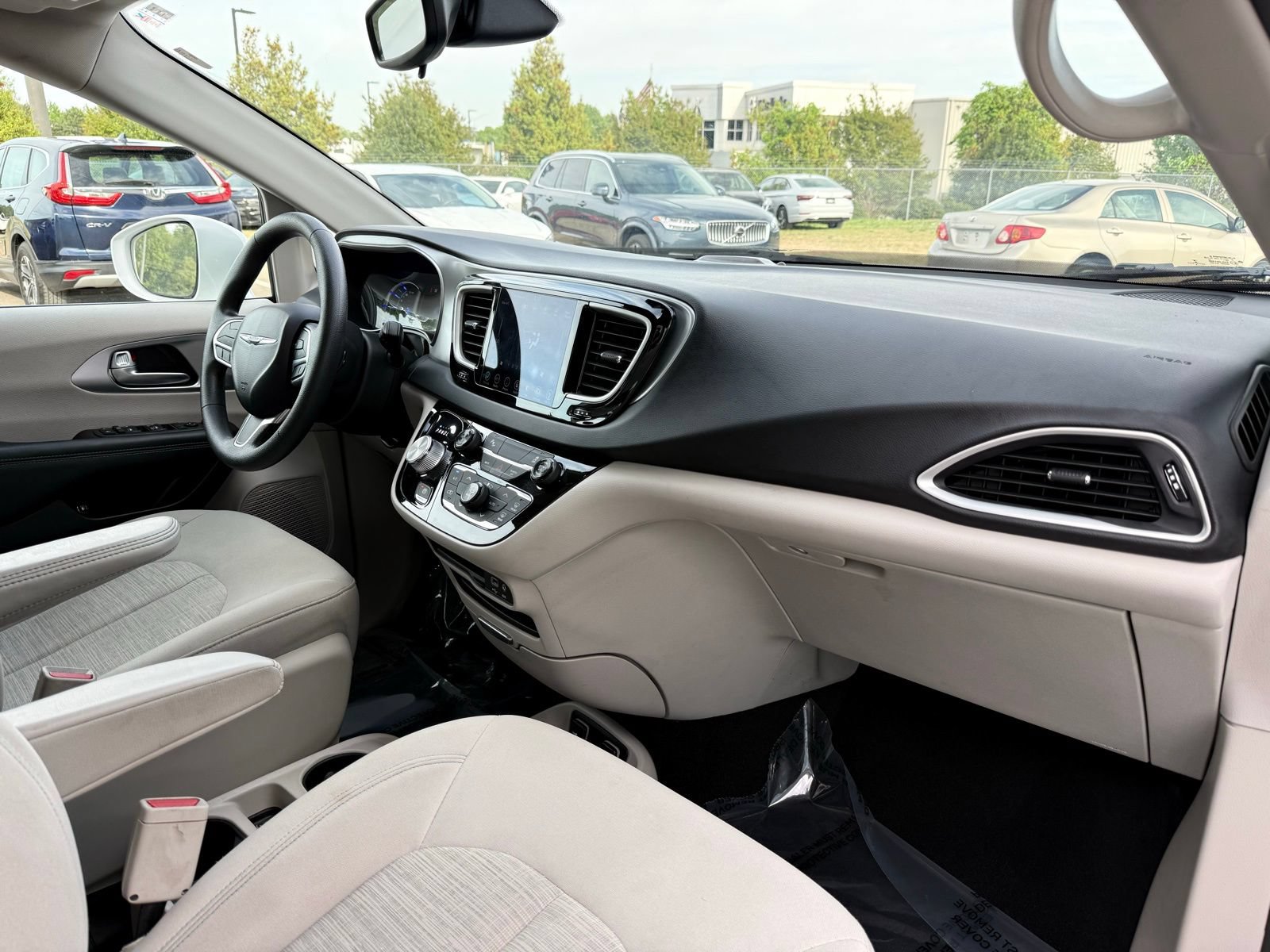 Used 2018 Chrysler Pacifica Touring Plus FWD image 26
