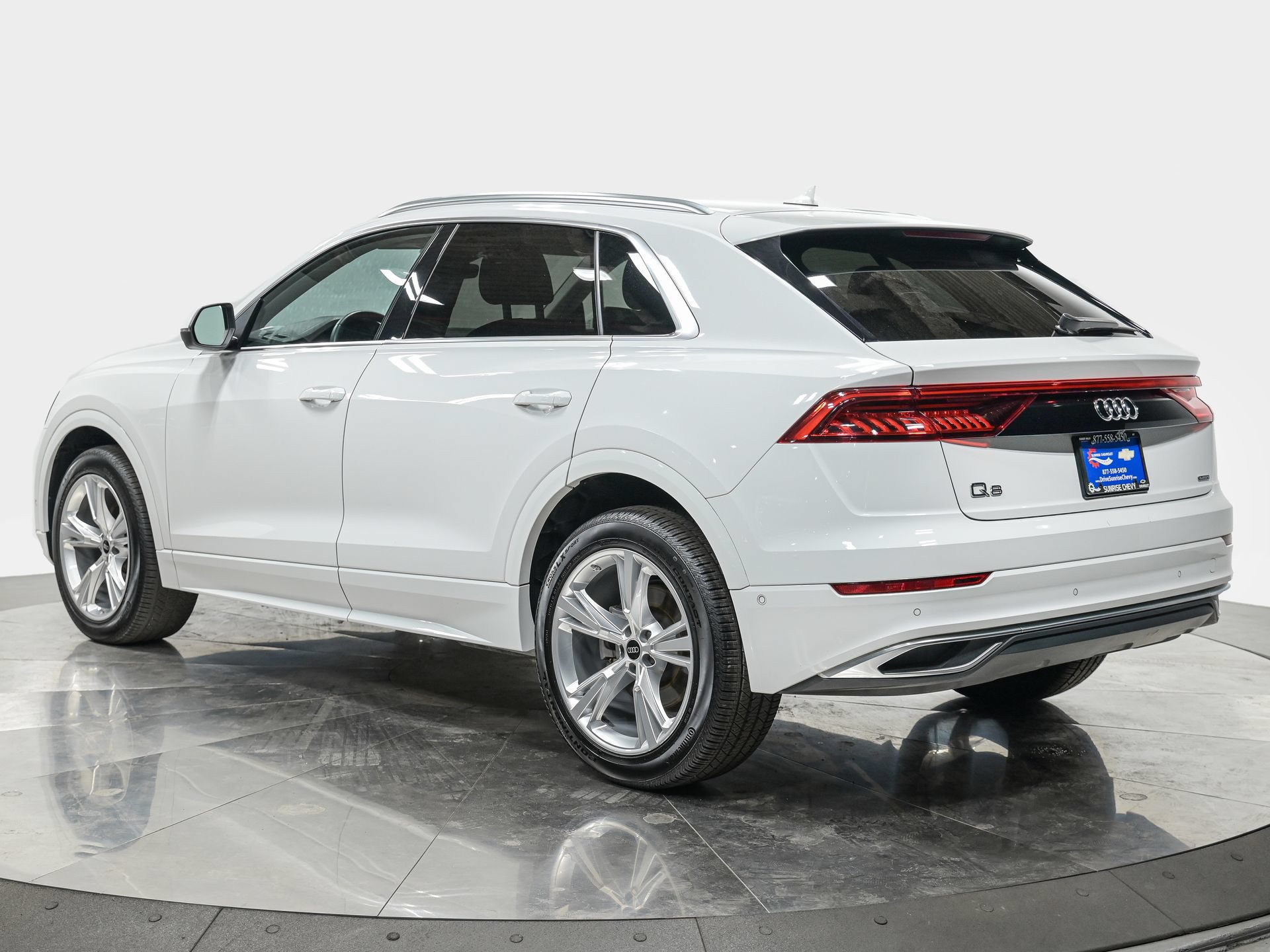 Used 2023 Audi Q8 Premium w/ Convenience Package AWD/4WD image 4