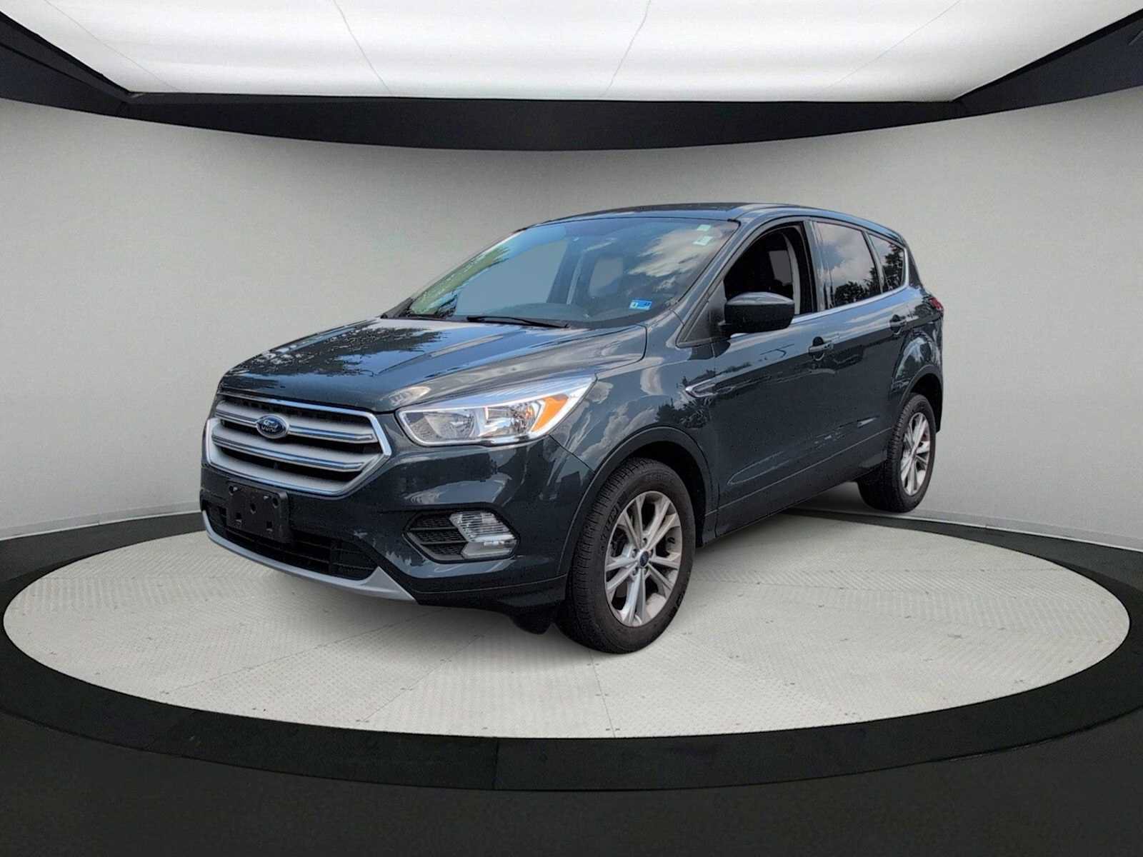 Used 2019 Ford Escape SE FWD image 4