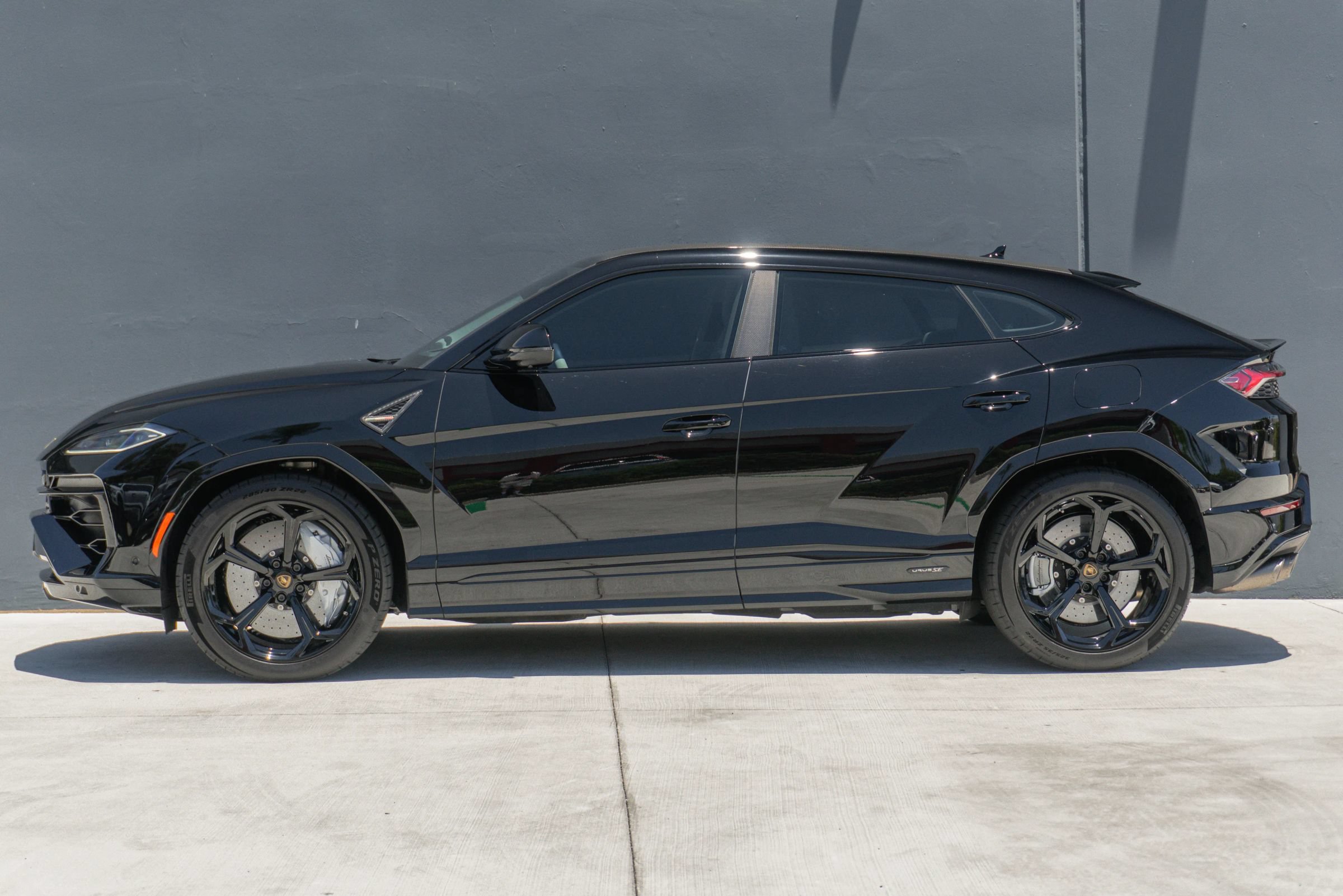 Used 2026 Lamborghini Urus SE AWD/4WD image 2