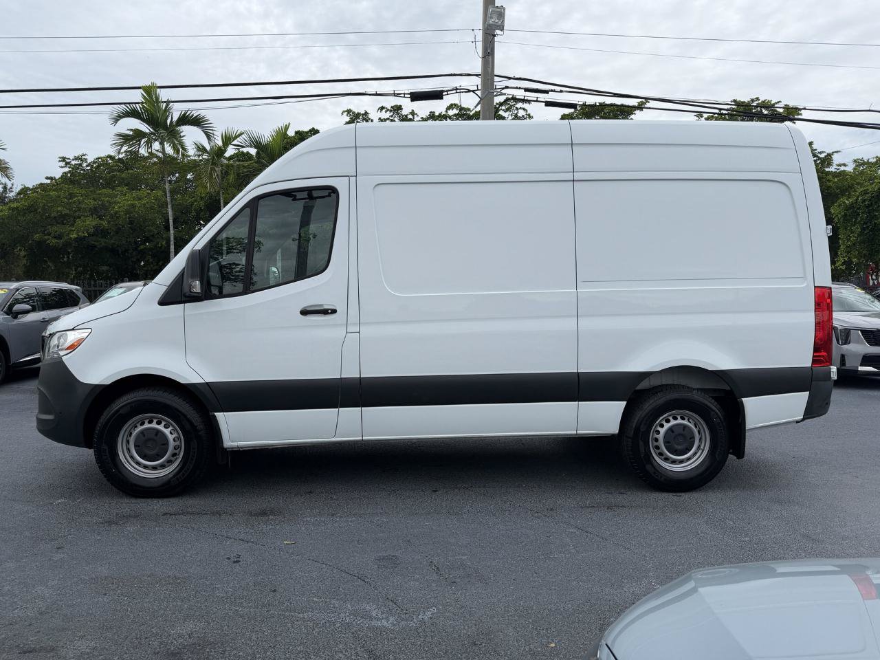 Used 2023 Mercedes-Benz Sprinter 2500 image 2