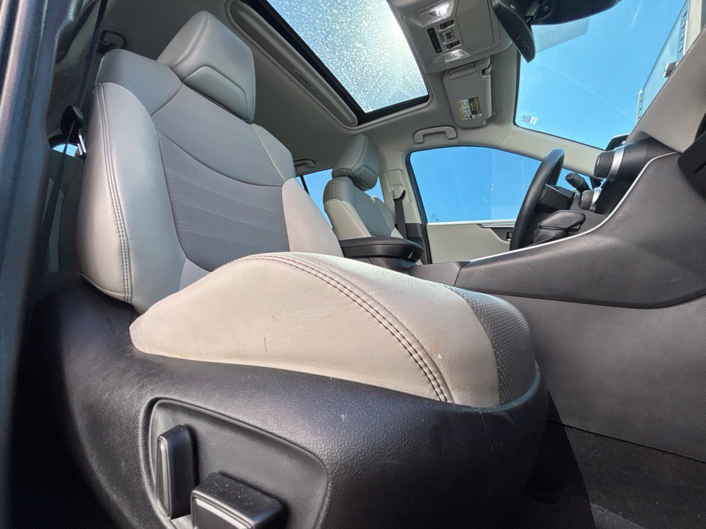 Used 2022 Toyota RAV4 Limited AWD/4WD image 27