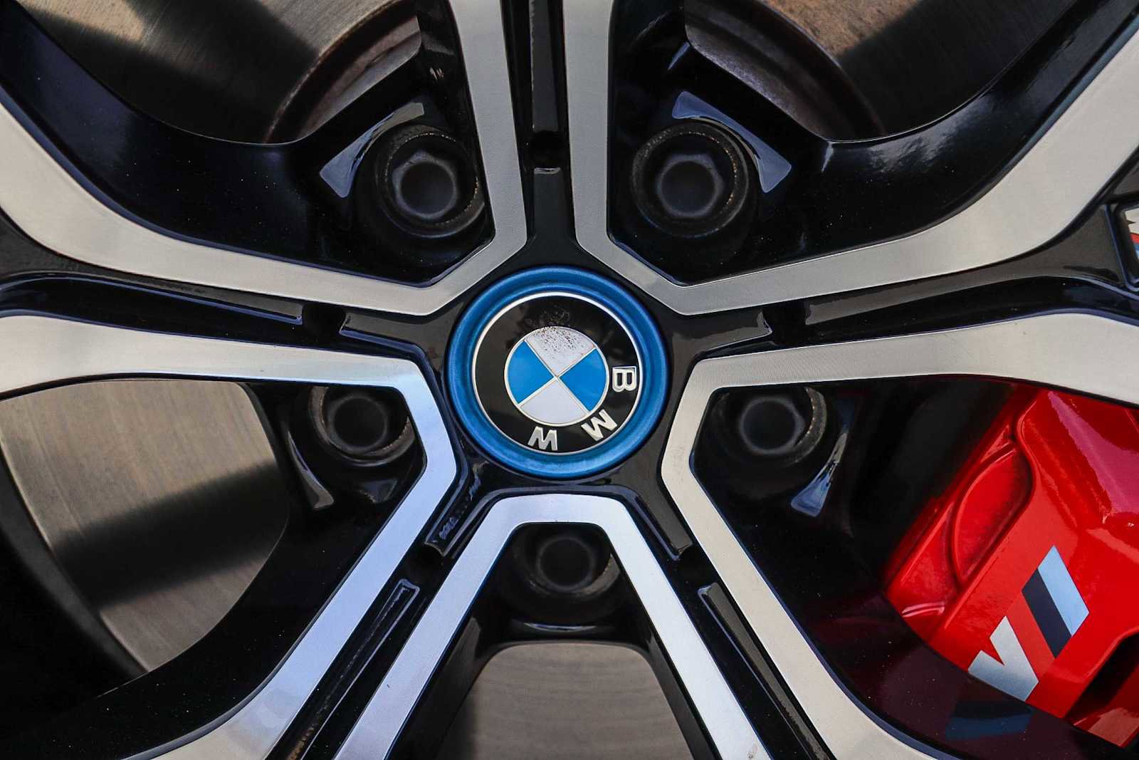 Used 2022 BMW 530e w/ M Sport Package image 15