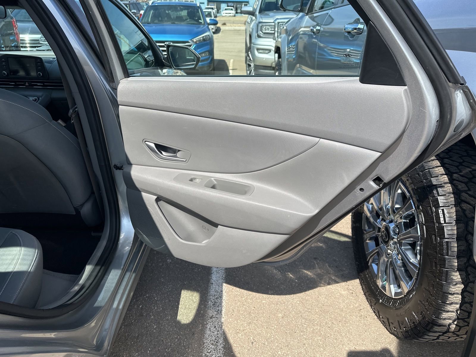 Used 2022 Hyundai Elantra SEL w/ Cargo Package image 28