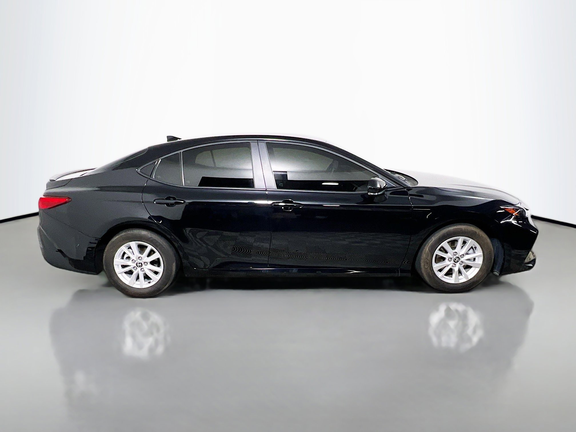 Used 2025 Toyota Camry LE w/ Convenience Package FWD image 3