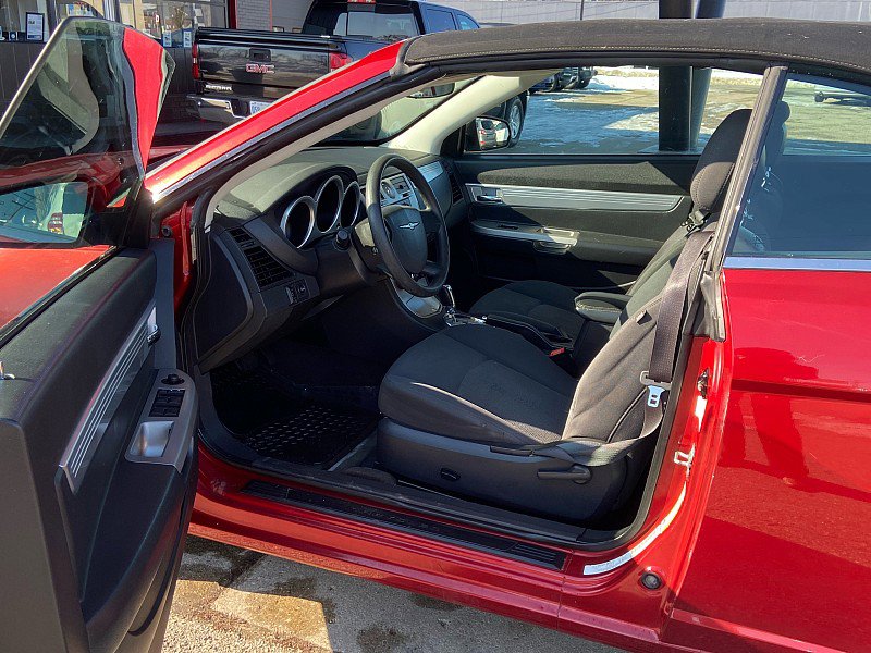 Used 2010 Chrysler Sebring Touring image 6
