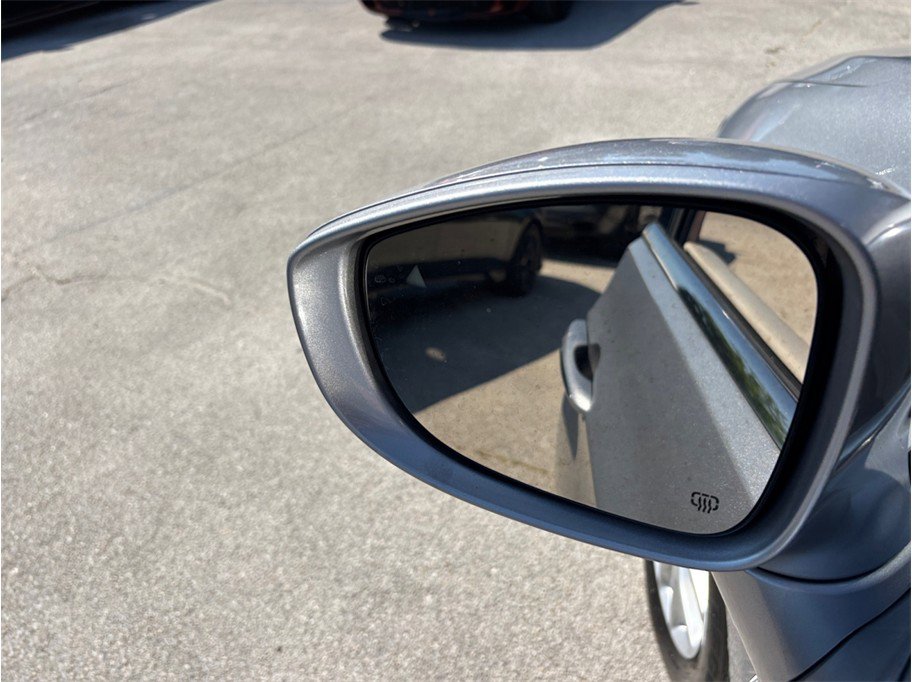 Used 2020 Chrysler Pacifica Touring-L FWD image 16