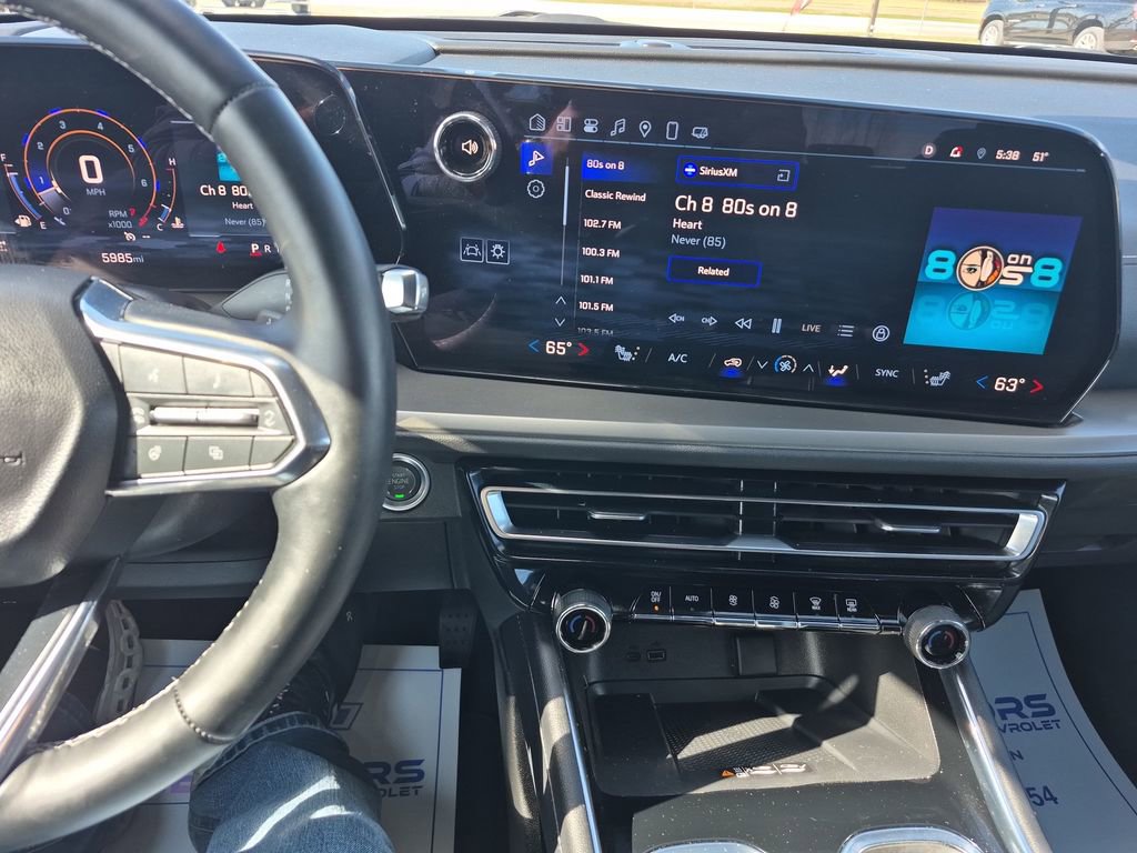 Used 2025 Chevrolet Traverse LT AWD/4WD image 17