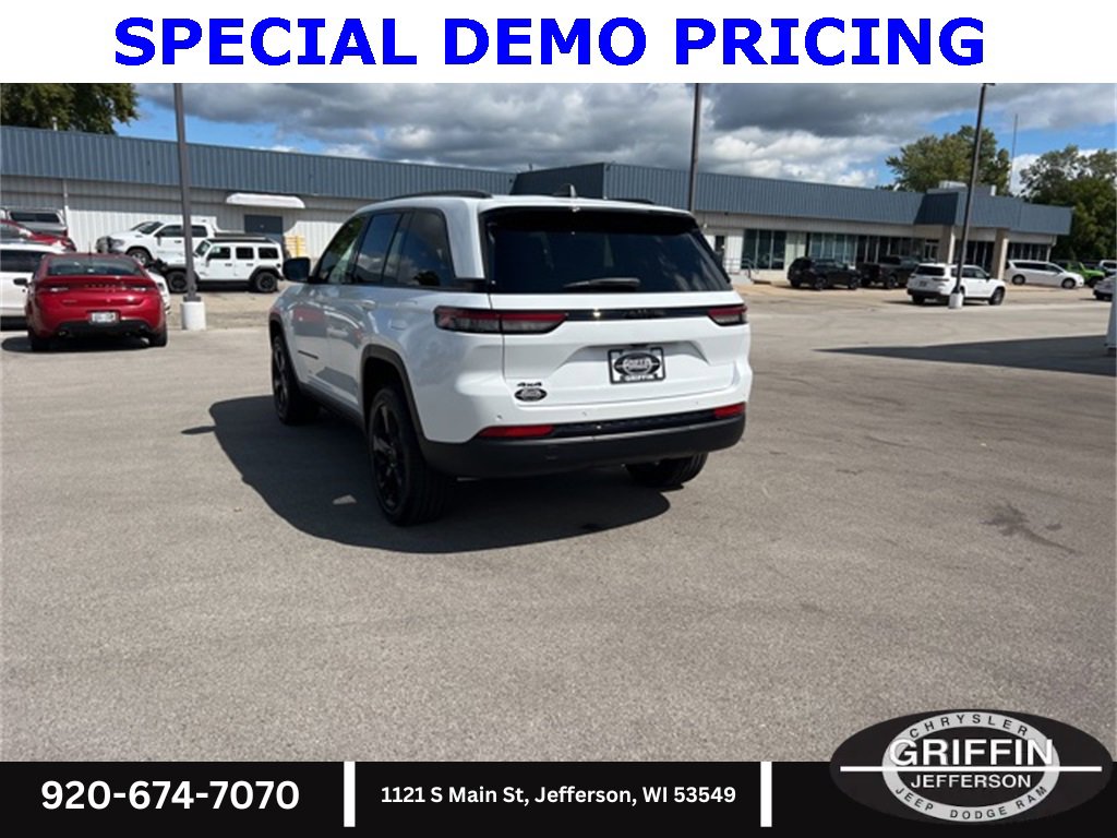 New 2025 Jeep Grand Cherokee Altitude image 11