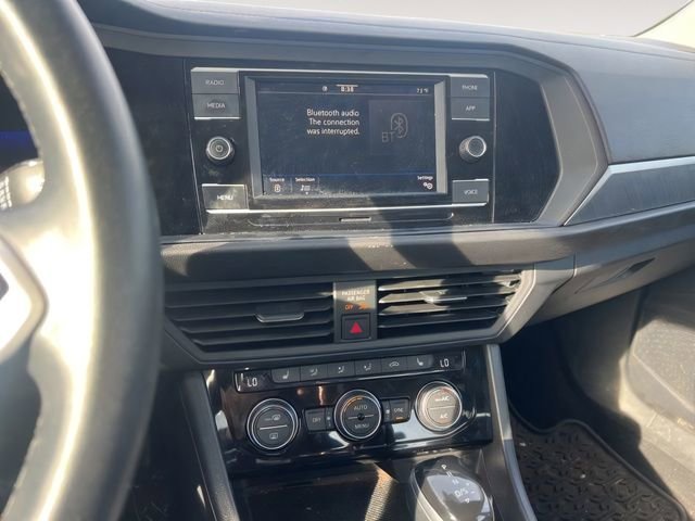 Used 2022 Volkswagen Jetta SE w/ Panoramic Sunroof Package image 13