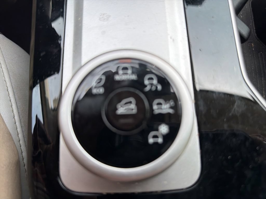 Used 2025 Mitsubishi Outlander SE FWD image 24