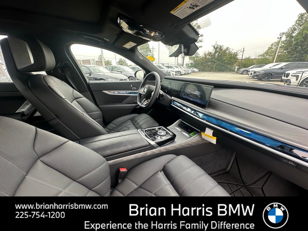 Certified 2025 BMW 740i image 34