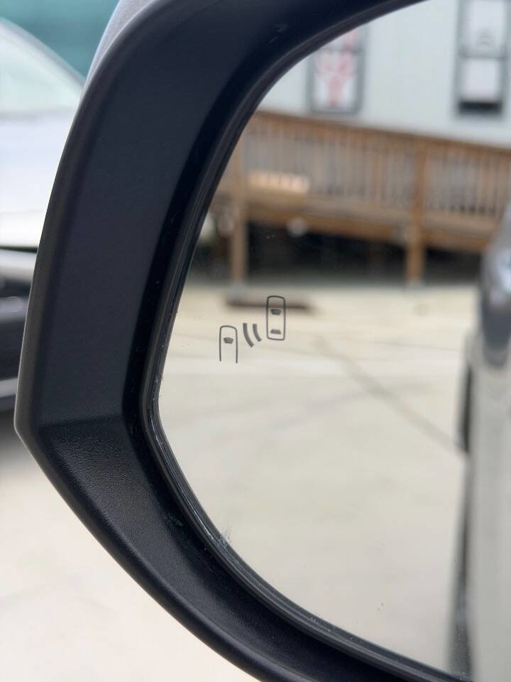 Used 2025 Toyota RAV4 XLE AWD/4WD image 17