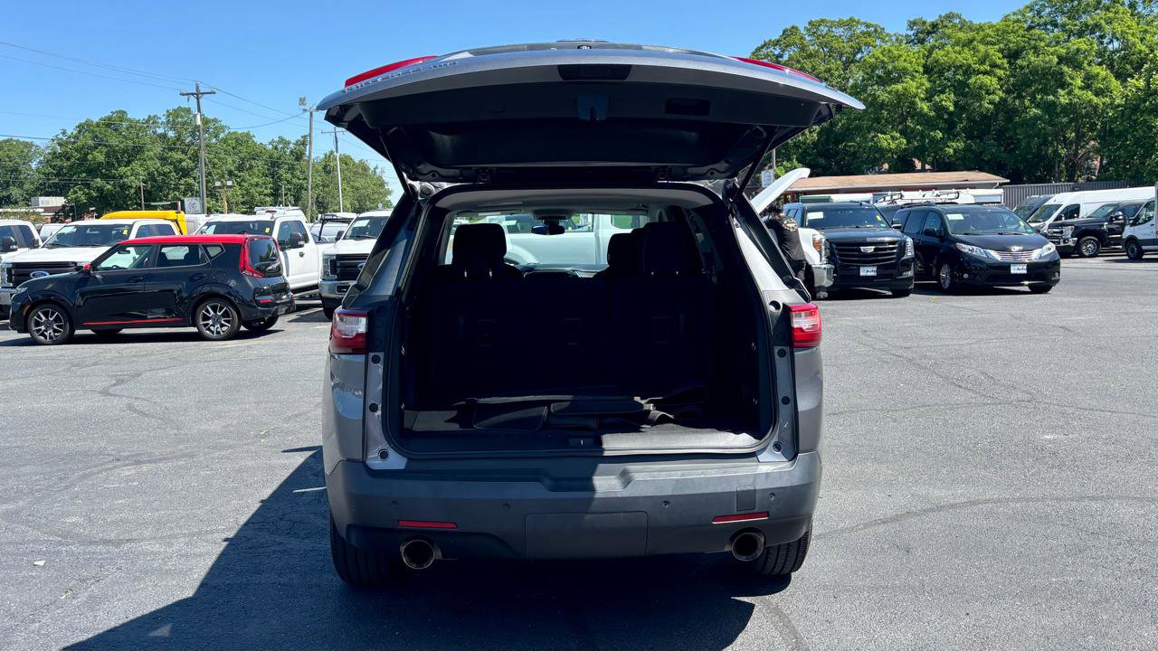 Used 2020 Chevrolet Traverse LT w/ LPO, Cargo Package AWD/4WD image 10