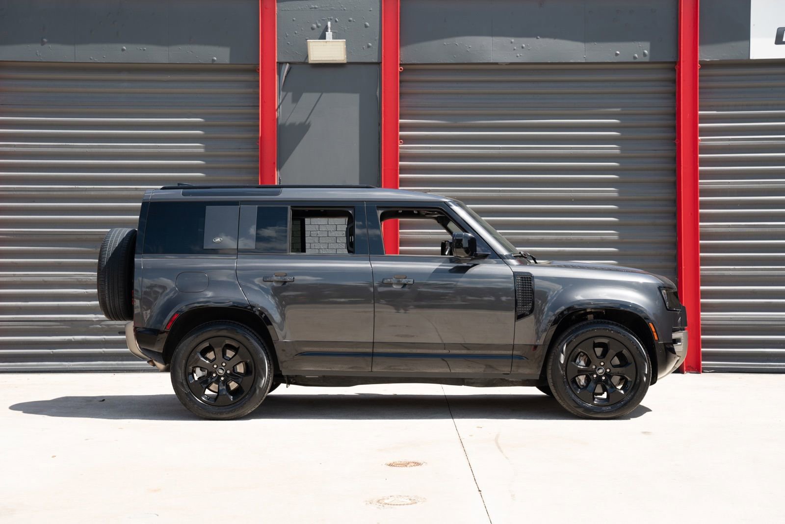 Used 2022 Land Rover Defender 110 X-Dynamic SE image 11