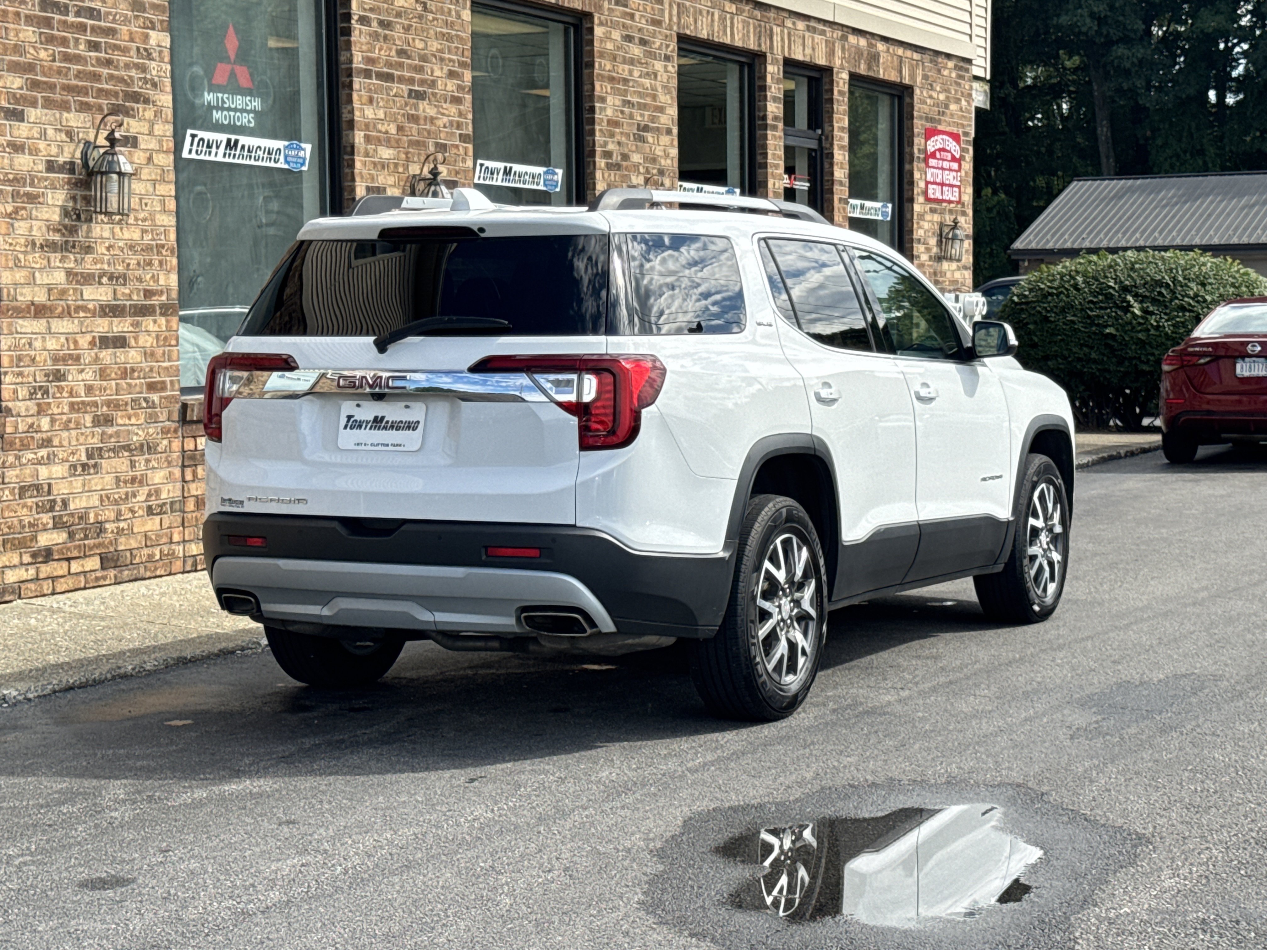 Used 2020 GMC Acadia SLE w/ Driver Convenience Package FWD image 5
