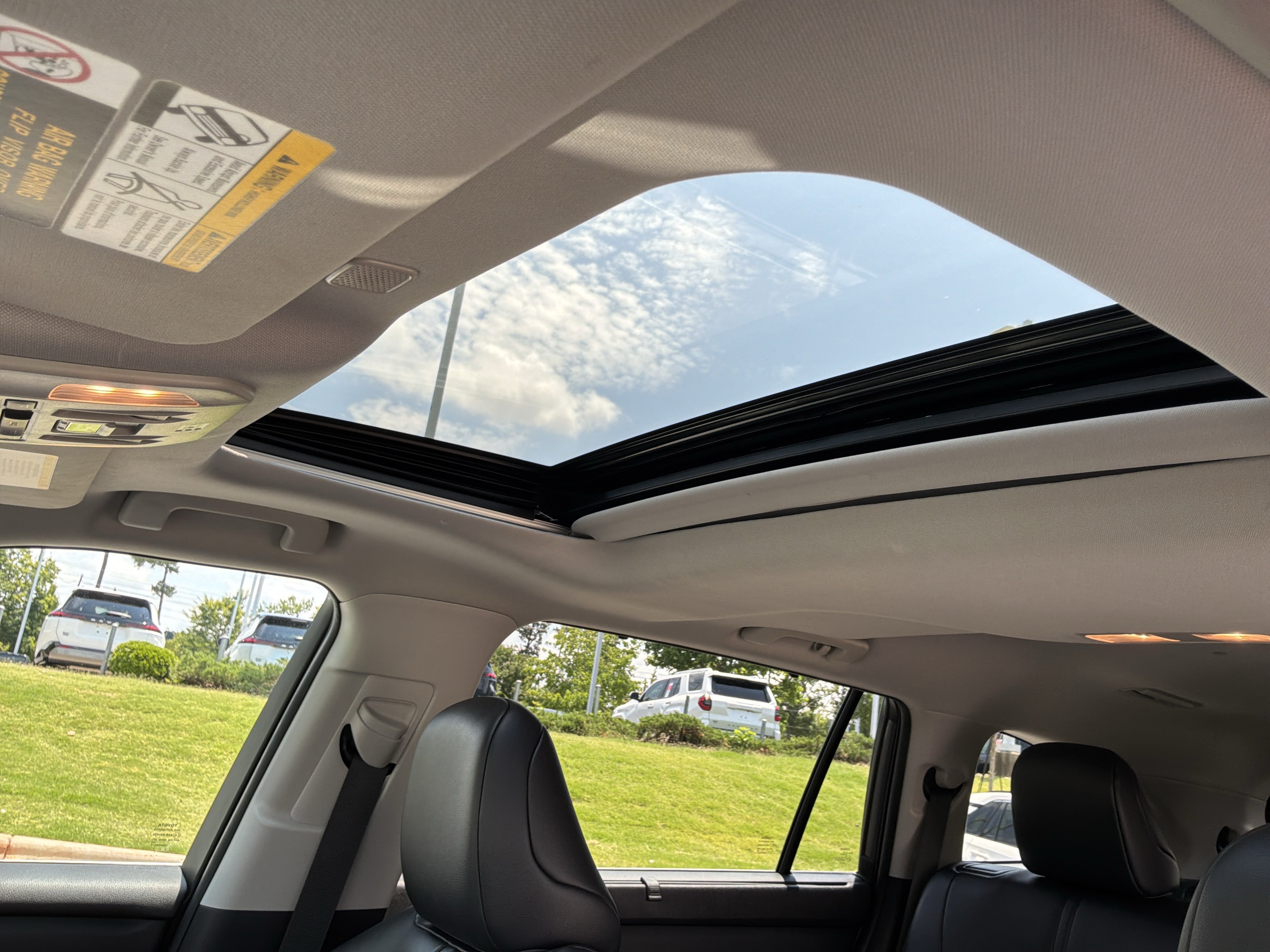 Used 2023 Toyota Highlander XLE FWD image 50