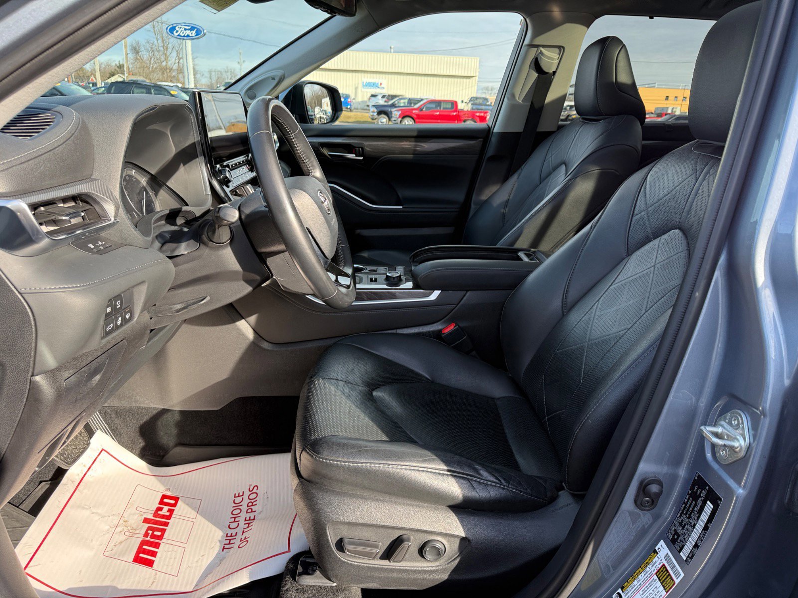 Used 2020 Toyota Highlander Platinum image 16