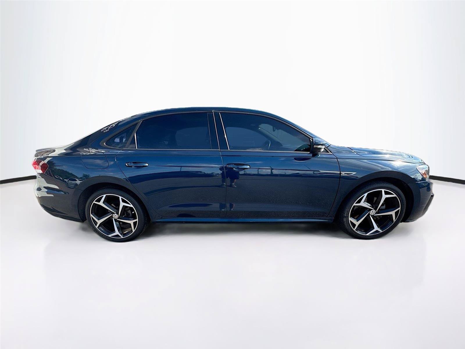 Used 2021 Volkswagen Passat 2.0T R-Line FWD image 6