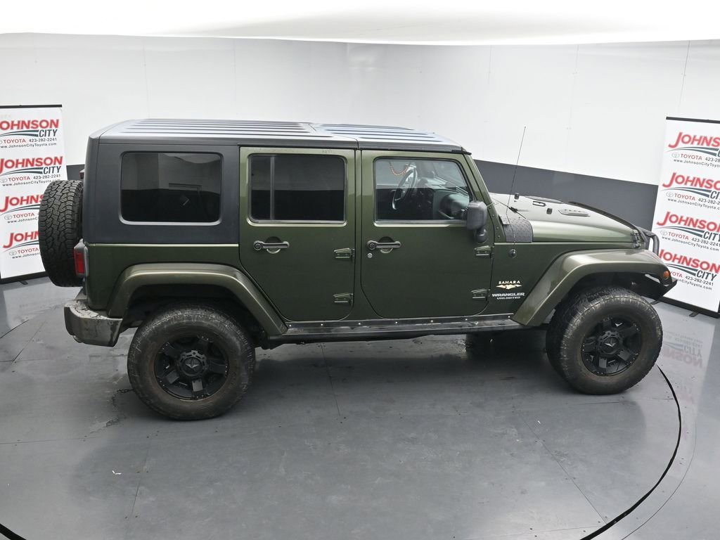 Used 2007 Jeep Wrangler Unlimited Sahara w/ Dual Top Group AWD/4WD image 28