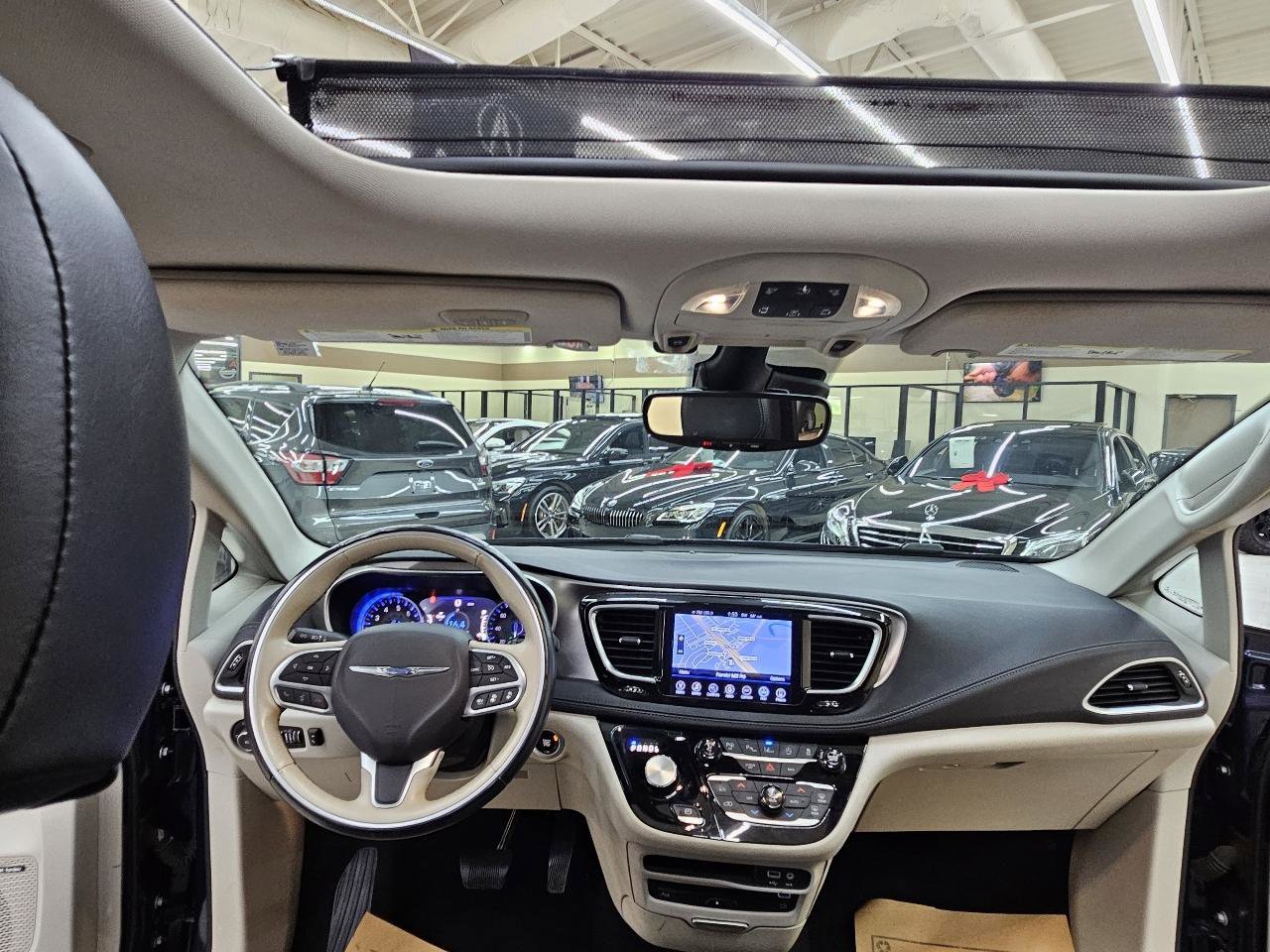 Used 2017 Chrysler Pacifica Limited FWD image 28