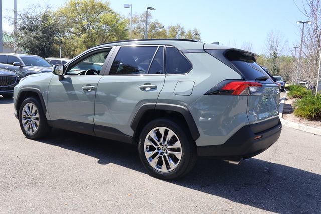 Used 2020 Toyota RAV4 XLE Premium image 6