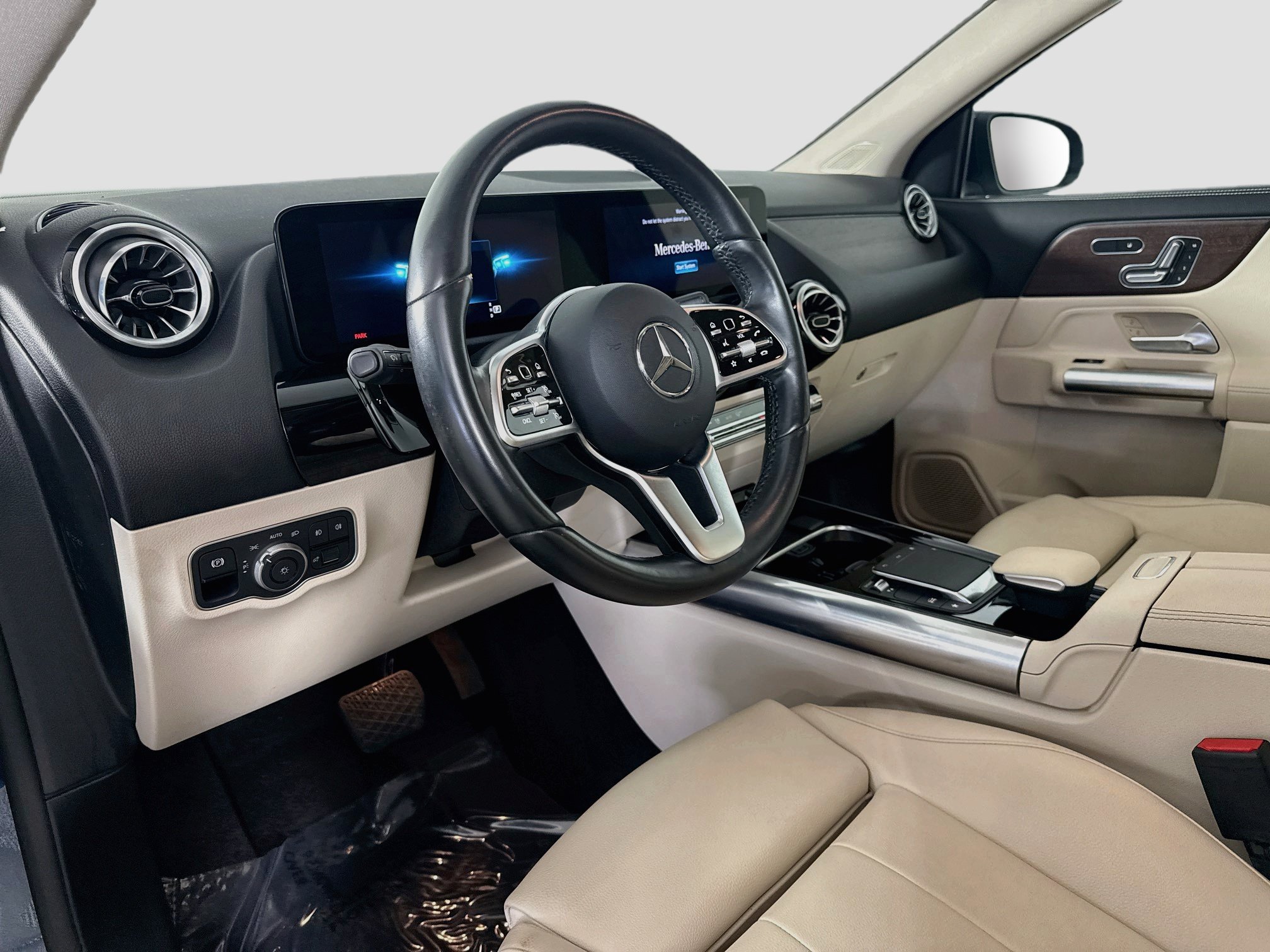 Used 2023 Mercedes-Benz GLA 250 4MATIC w/ Premium Package image 23