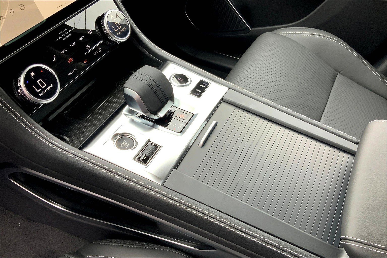 New 2026 Jaguar F-PACE R-Dynamic S image 7