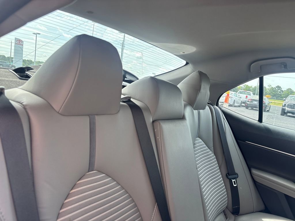 Used 2018 Toyota Camry SE FWD image 25