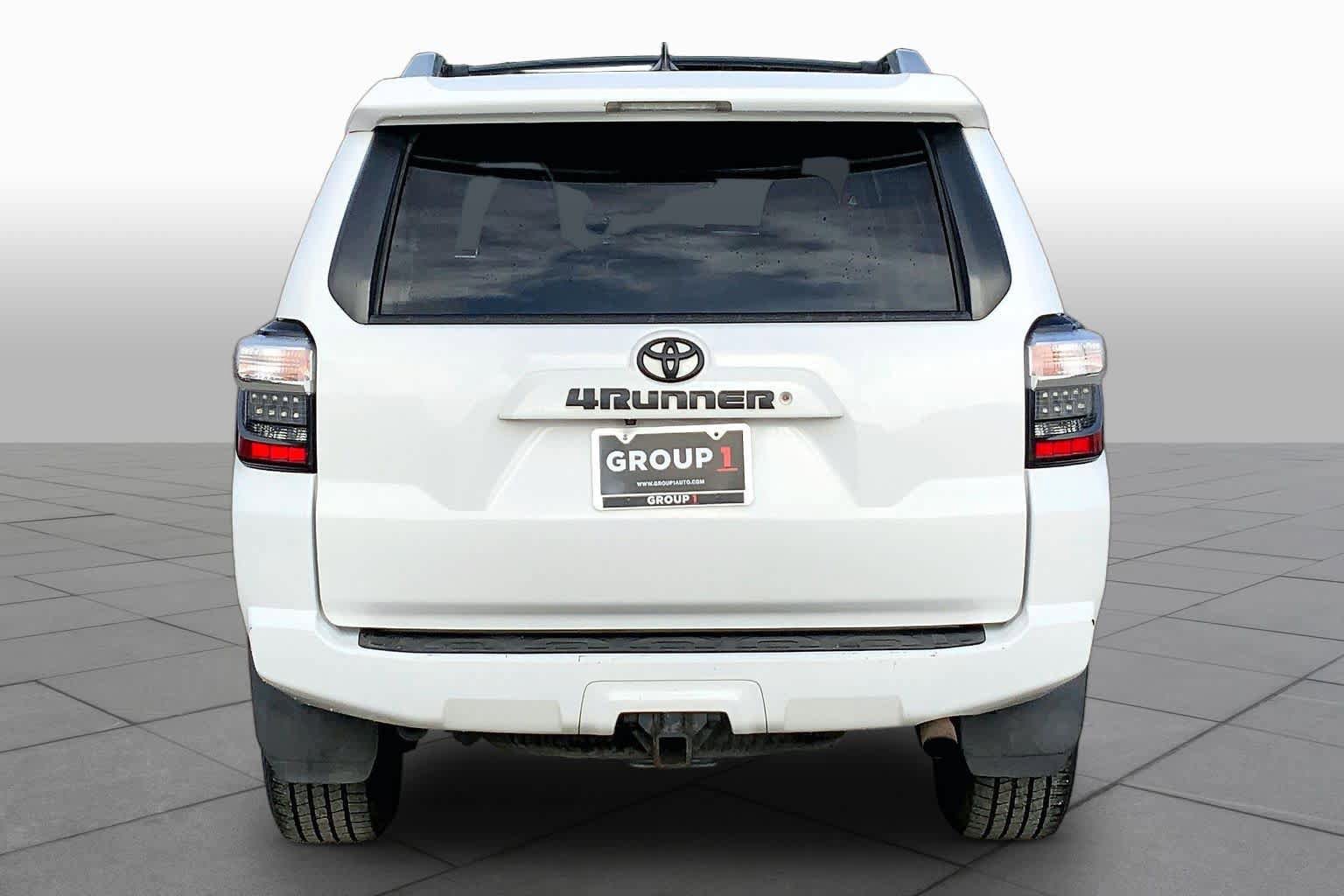 Used 2018 Toyota 4Runner SR5 AWD/4WD image 3