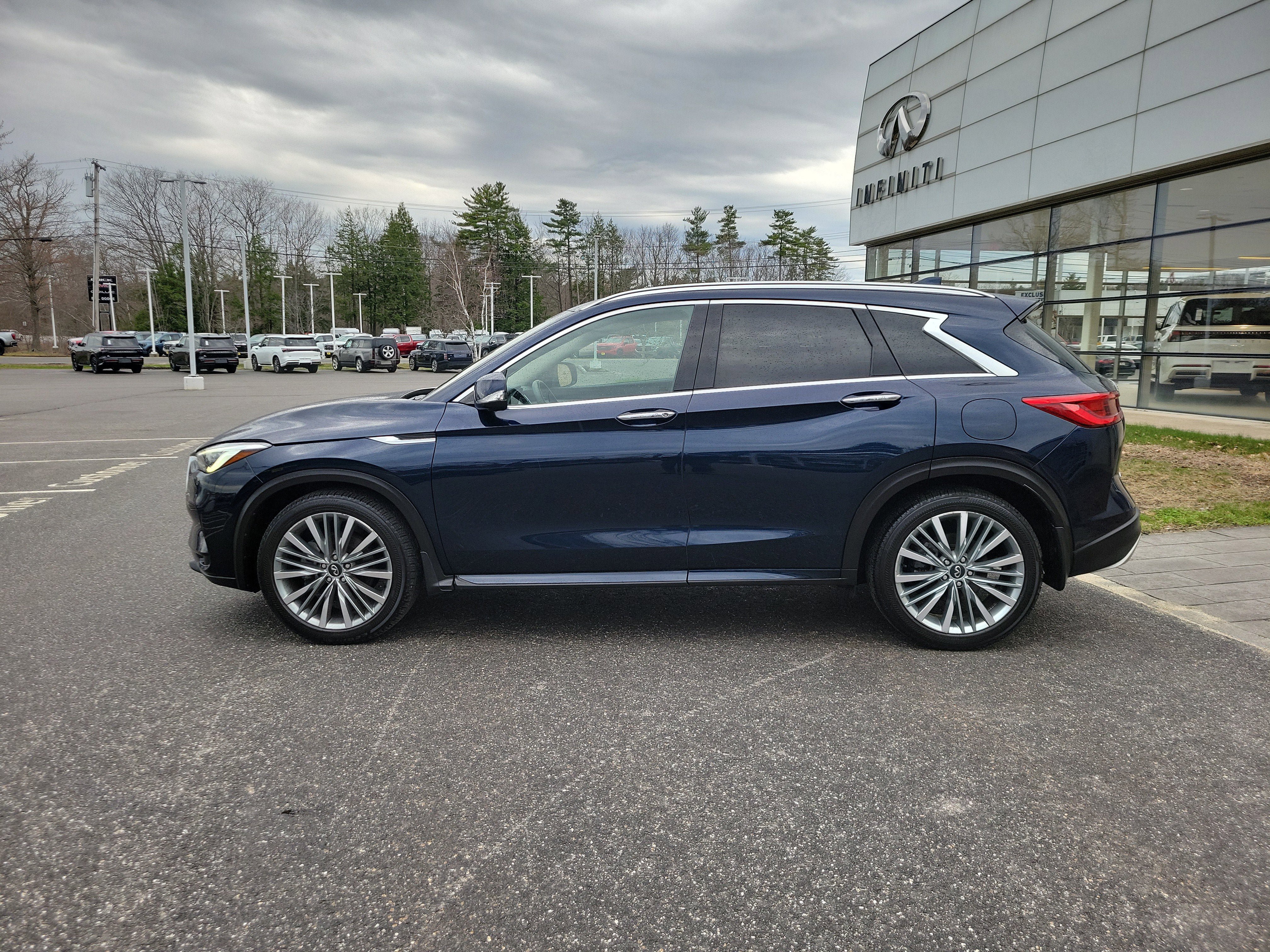 Used 2023 INFINITI QX50 Sensory AWD/4WD image 2
