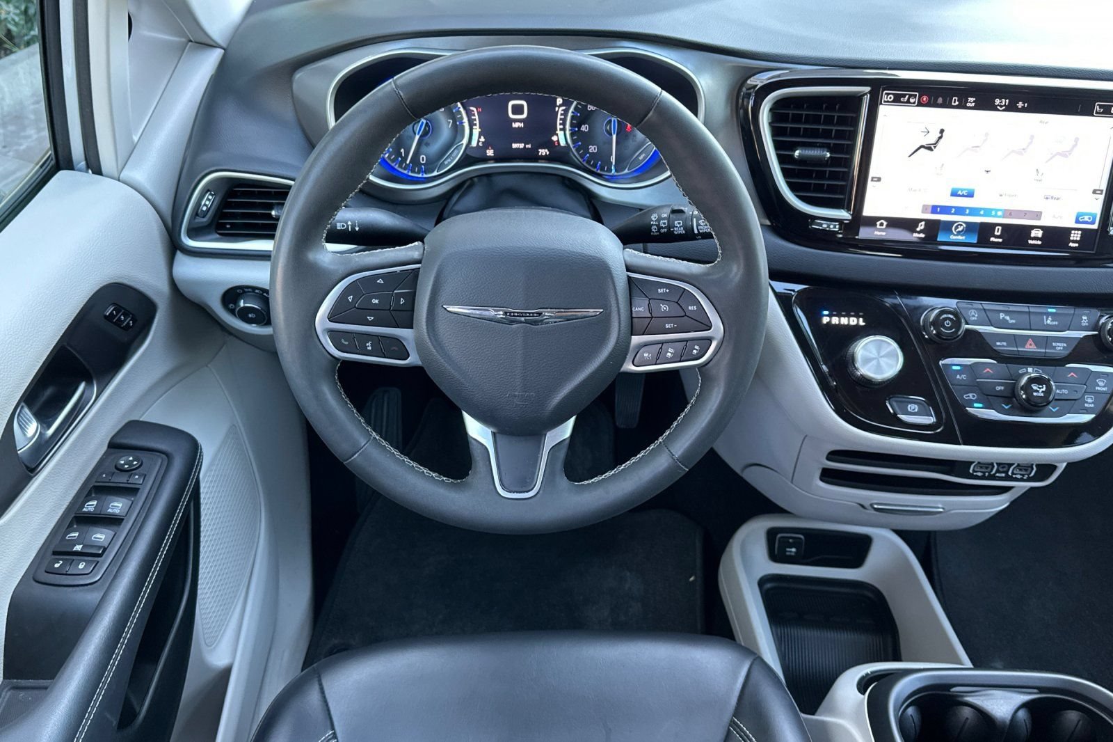 Certified 2023 Chrysler Pacifica Touring-L FWD image 16