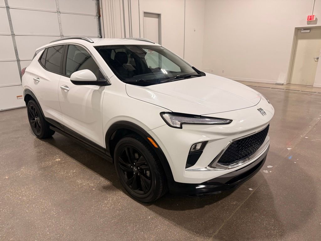 Used 2024 Buick Encore GX Sport Touring image 3