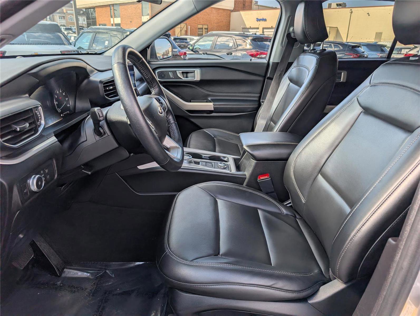 Used 2022 Ford Explorer XLT w/ Equipment Group 202A image 19