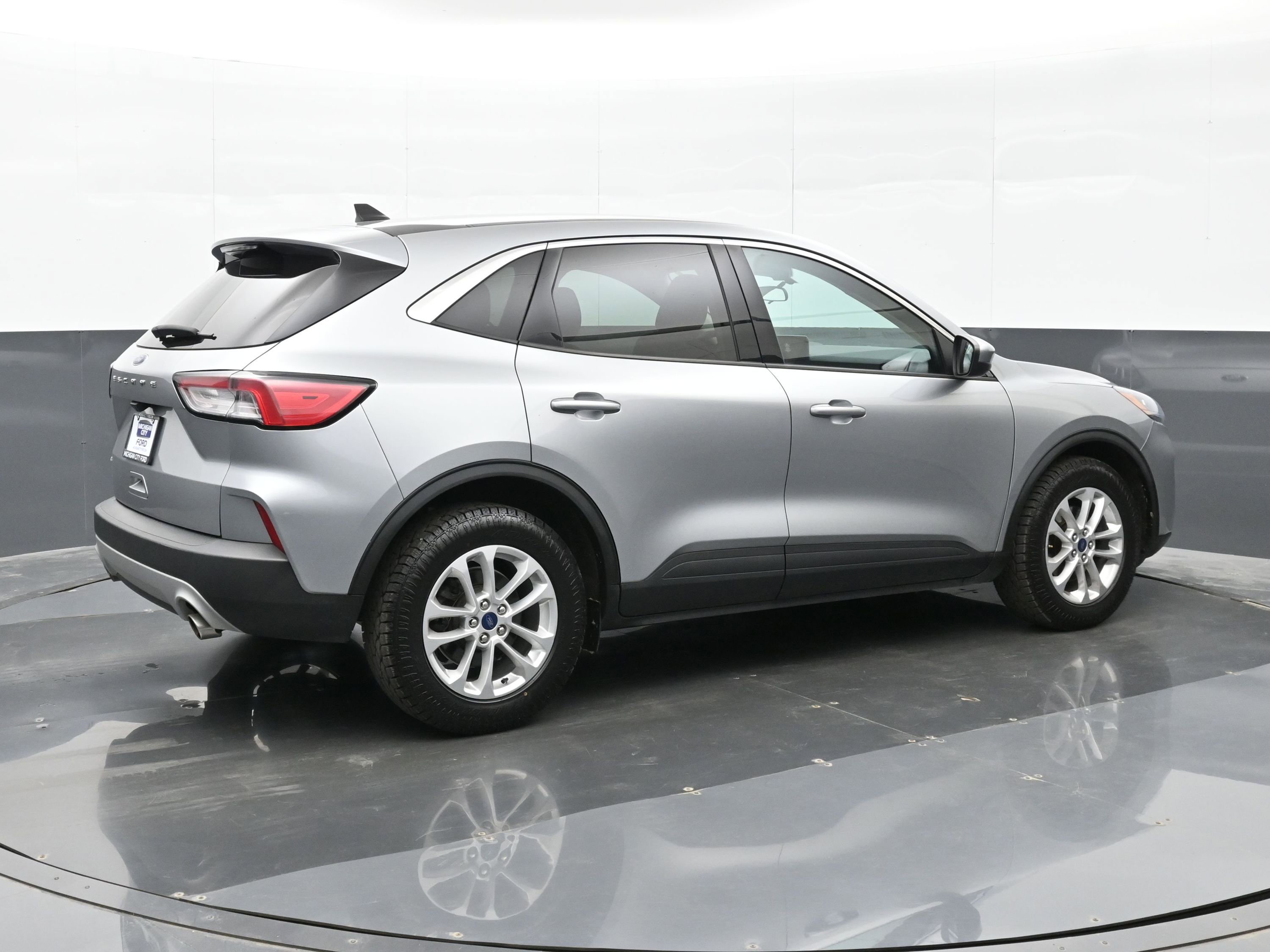 Used 2021 Ford Escape SE image 4