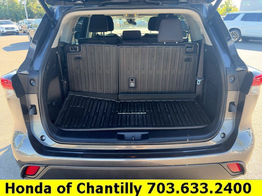 Used 2023 Toyota Highlander LE AWD/4WD image 25