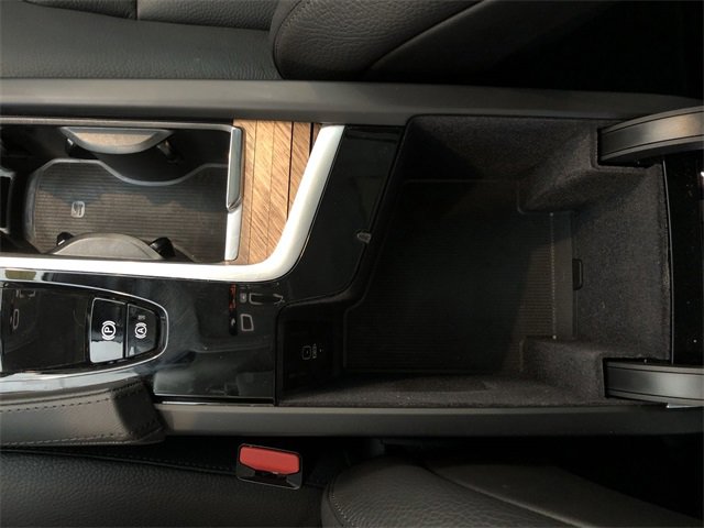 Used 2025 Volvo XC90 B6 Plus image 28