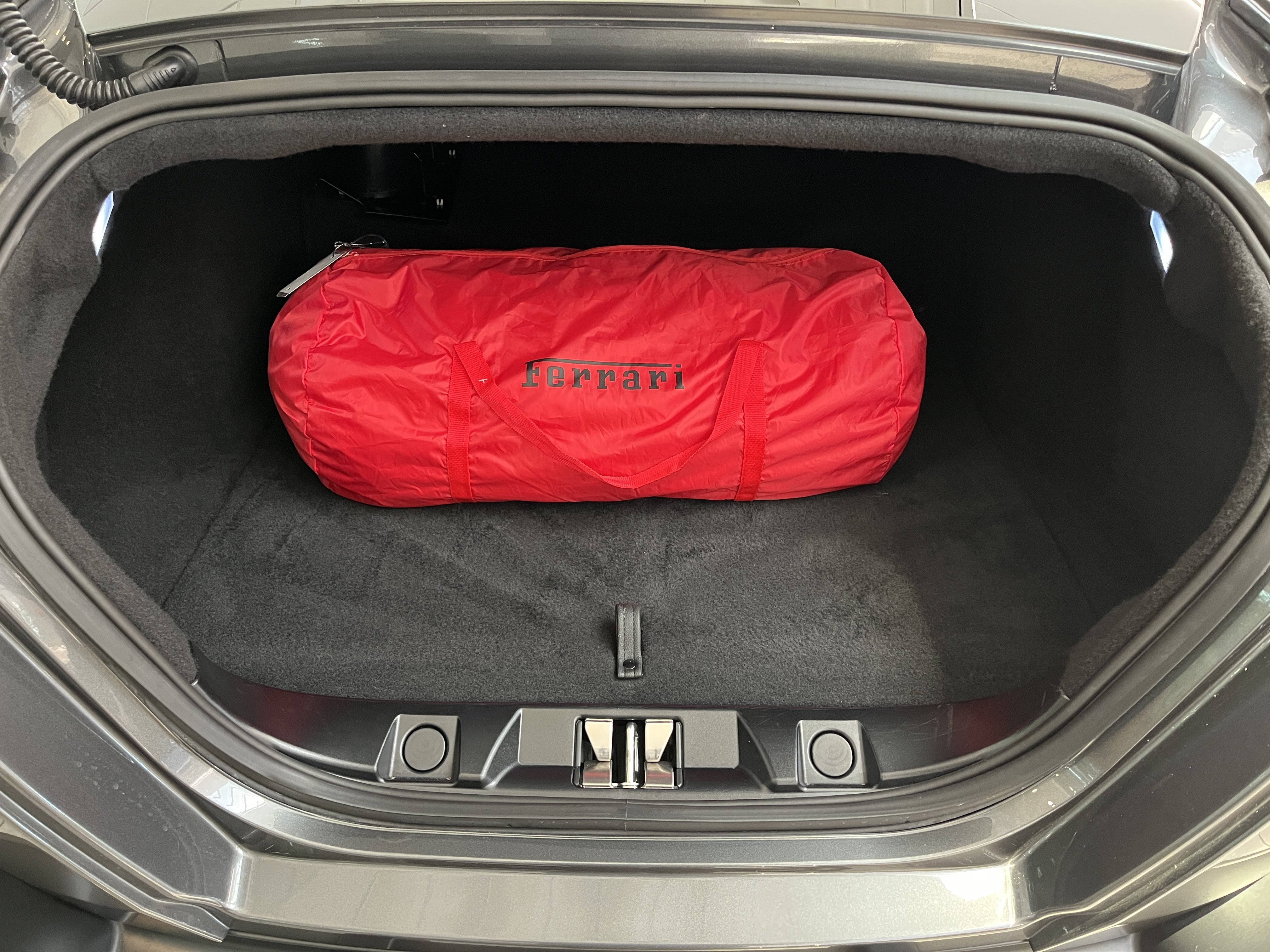 Used 2022 Ferrari Roma RWD image 10