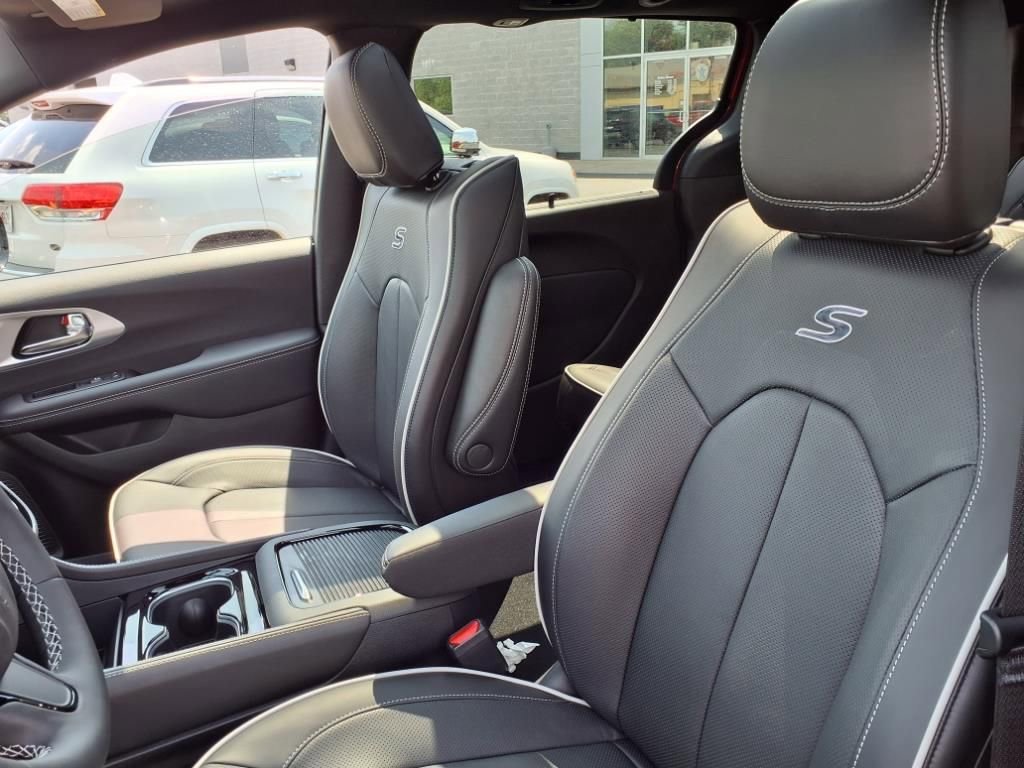 New 2026 Chrysler Pacifica Limited image 17