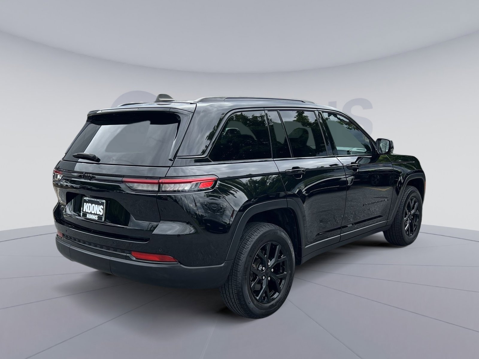 Used 2024 Jeep Grand Cherokee Altitude AWD/4WD image 7