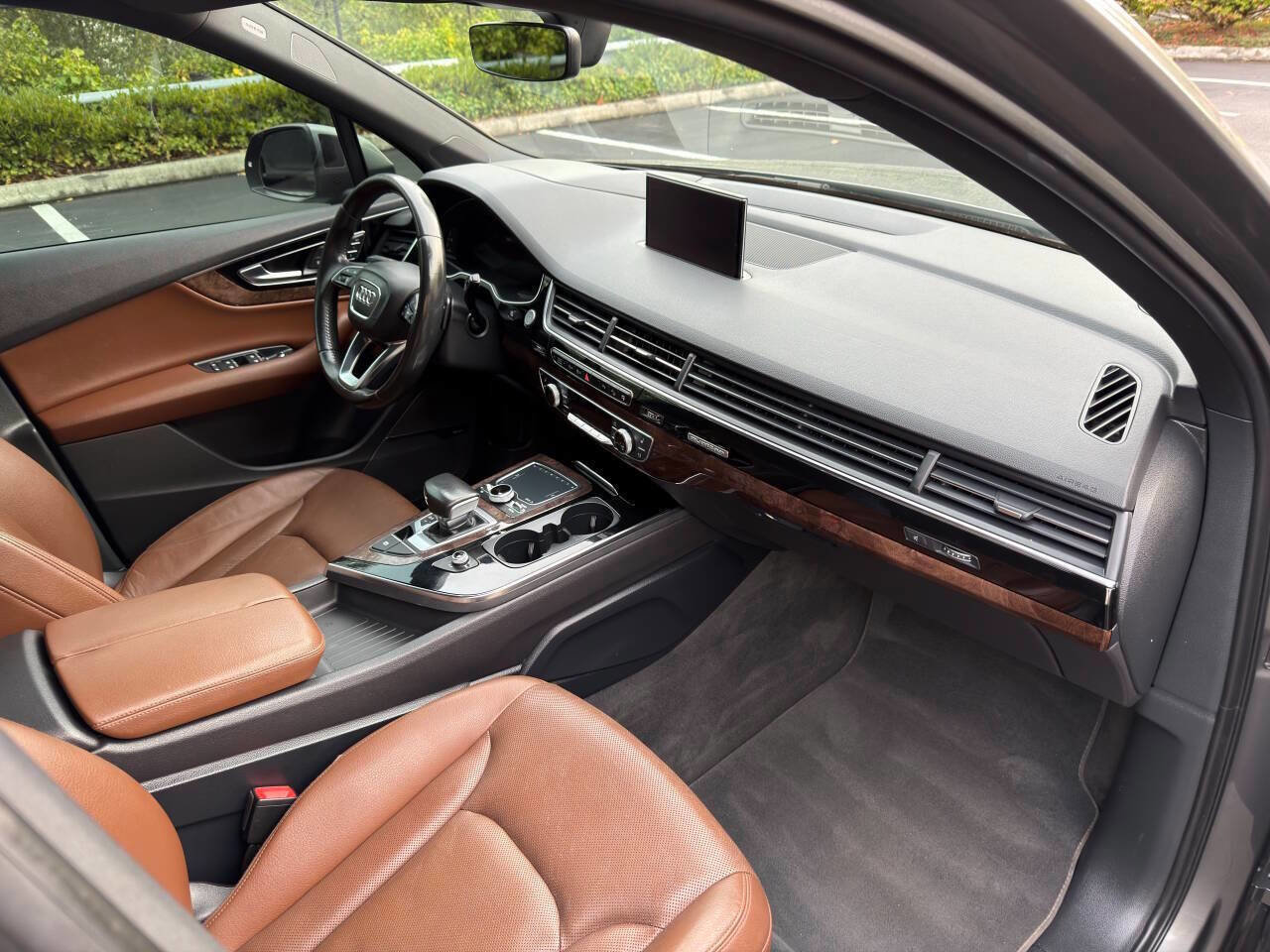 Used 2017 Audi Q7 3.0T Prestige w/ Prestige Package image 16