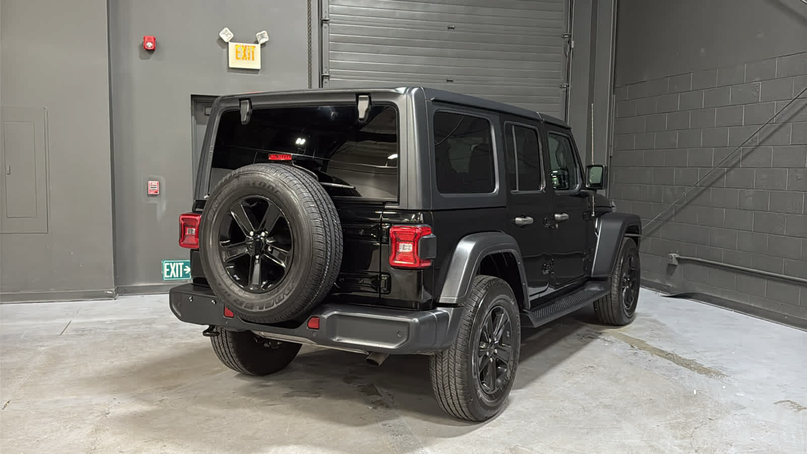 Used 2022 Jeep Wrangler Unlimited Sport AWD/4WD image 4